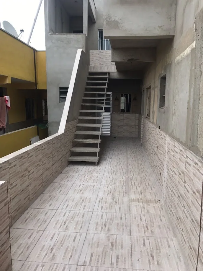 Escada reta pré-moldada instalada
